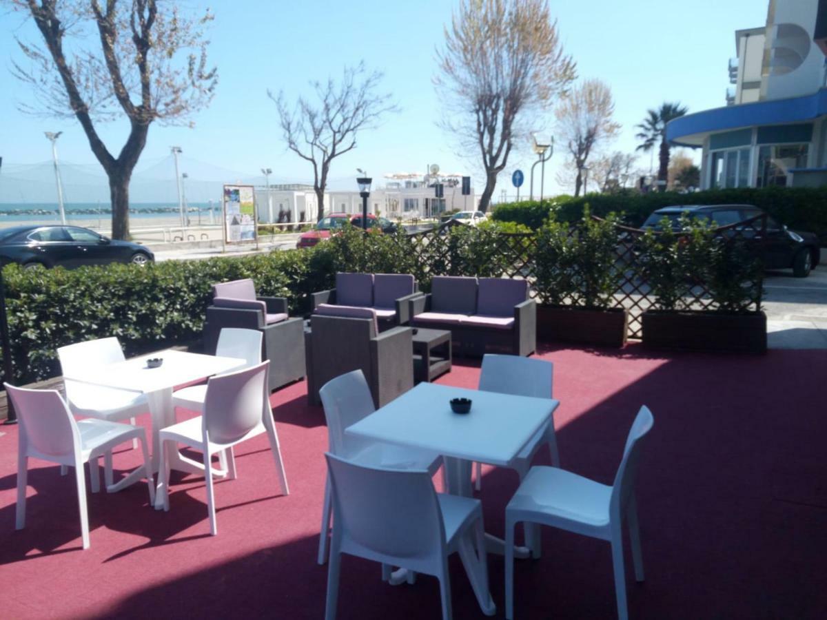 Tyc Hotel Viserbella di Rimini Exterior foto